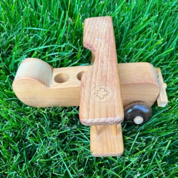 The Wooden Toy Company Canada Toy  Plane in good used condition - Picture 1 of 6